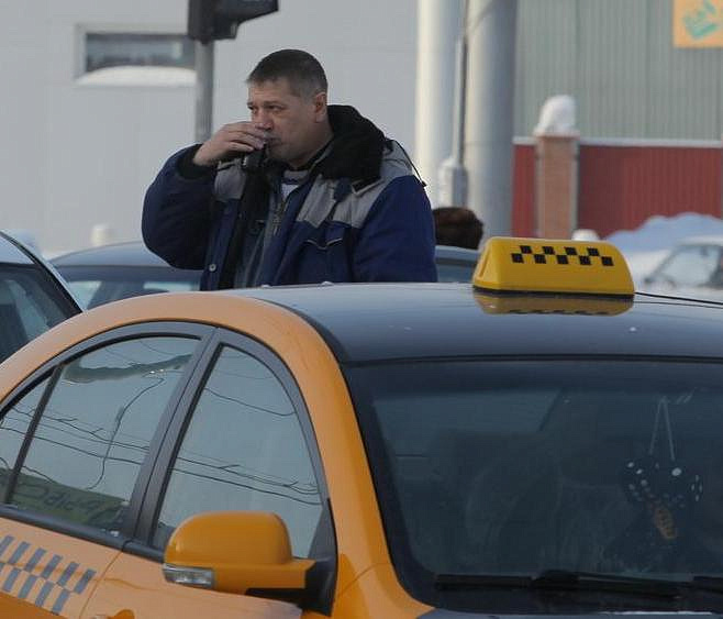 В какое время лучше вызывать такси 8 марта — рассказали в Яндекс Go