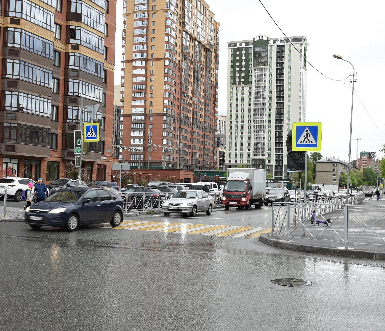 Собирающий автомобили на улице Дачной светофор отрегулируют