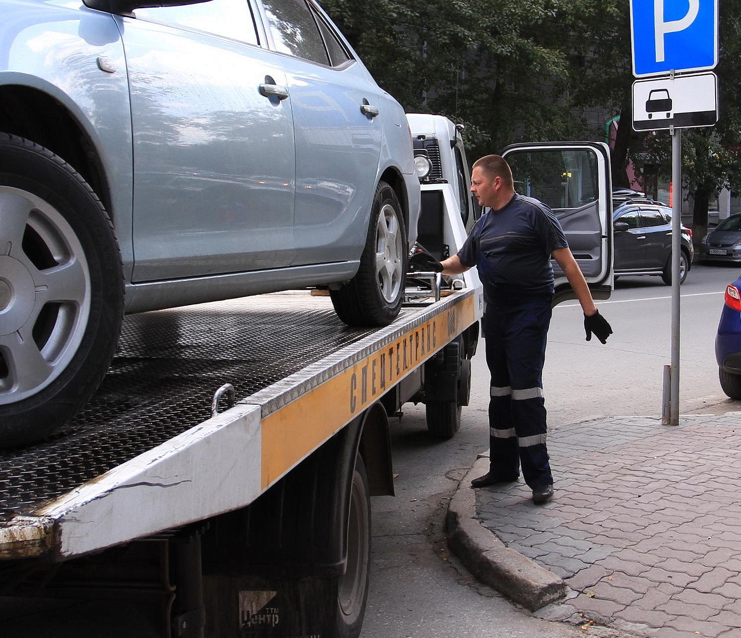 Два эвакуатора купят для городских дорожных служб Новосибирска