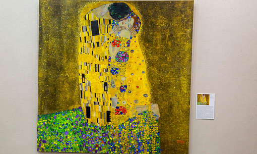 Повторить картину Климта «Поцелуй» предложили парам из Новосибирска