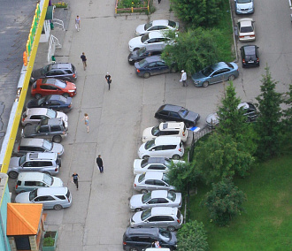 Штрафы за парковку на газонах хотят увеличить в Новосибирске