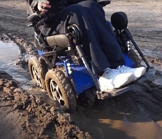 Новосибирец сделал первую в мире коляску для грибников-инвалидов