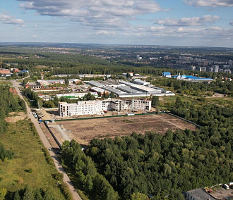 Дрон полетал над тремя строящимися поликлиниками в Новосибирске
