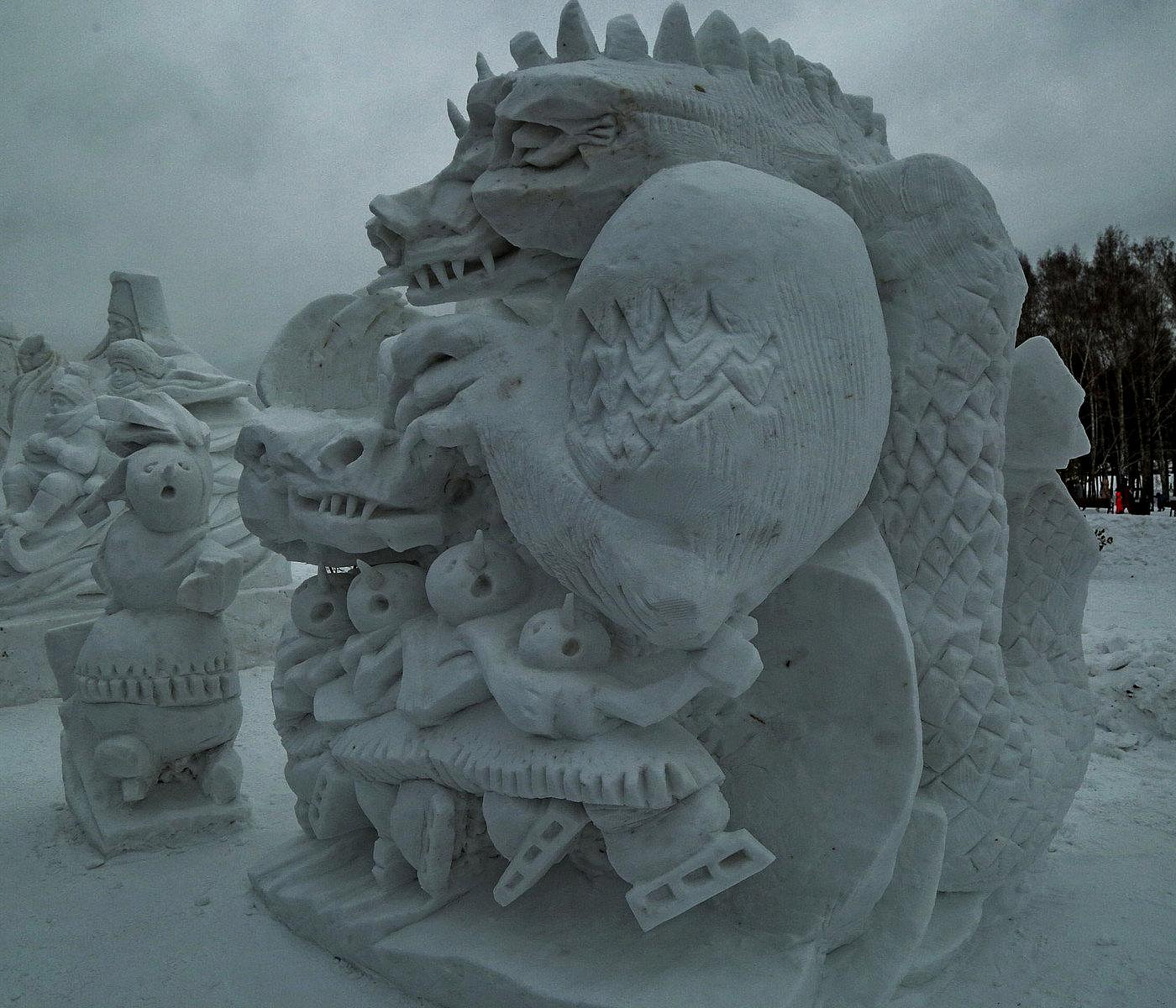 Народным голосованием выбрали лучшую снежную скульптуру в Новосибирске