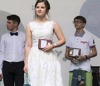 Рейтинг лучших школ Новосибирска по числу медалистов и 100-балльников