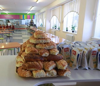 Мэрия выдаст продуктовые наборы новосибирским школьникам