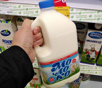 Как в Америке: молоко в канистрах начали продавать в Новосибирске