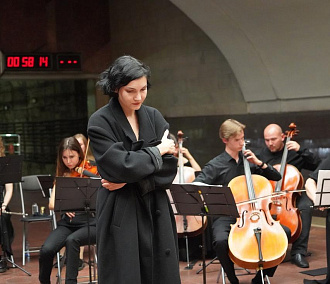 Спектакль «Ожидание» сыграли ночью на платформе метро Новосибирска