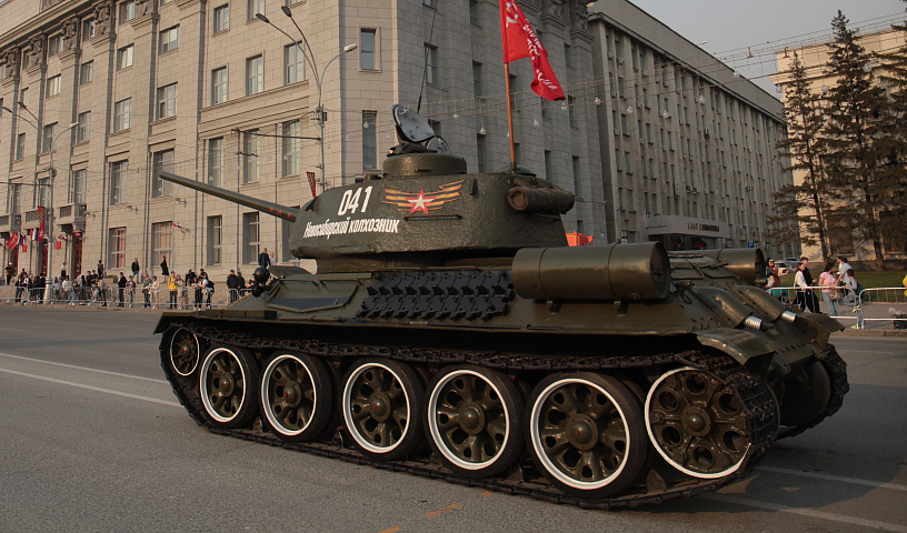 Танки в городе: в Новосибирске прошла первая репетиция парада Победы