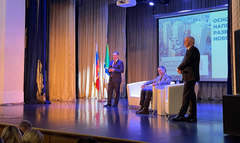 Ветхие дома, пробки и ливнёвки: о чём спрашивали мэра жители левобережья