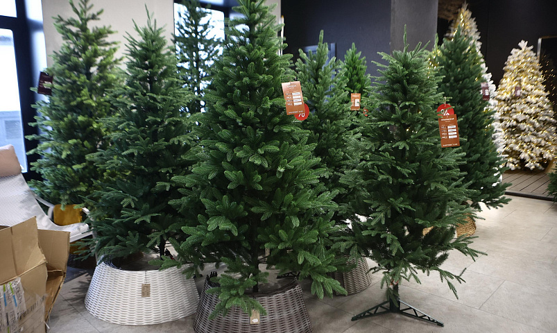 Прослужит десятилетия: как выбрать искусственную ёлку и ухаживать за ней