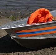 Под Новосибирском моторка перевернулась на Оби — двоих рыбаков ищут