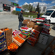 У нелегального торговца с Юбилейного забрали 700 кг фруктов и овощей