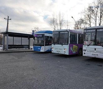 Крытый павильон установили на конечной остановке в Дзержинке