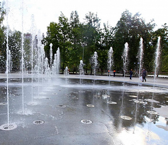 В Новосибирске заработали фонтаны