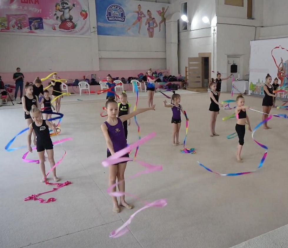 Знаменитые близняшки-гимнастки провели мастер-класс в Новосибирске