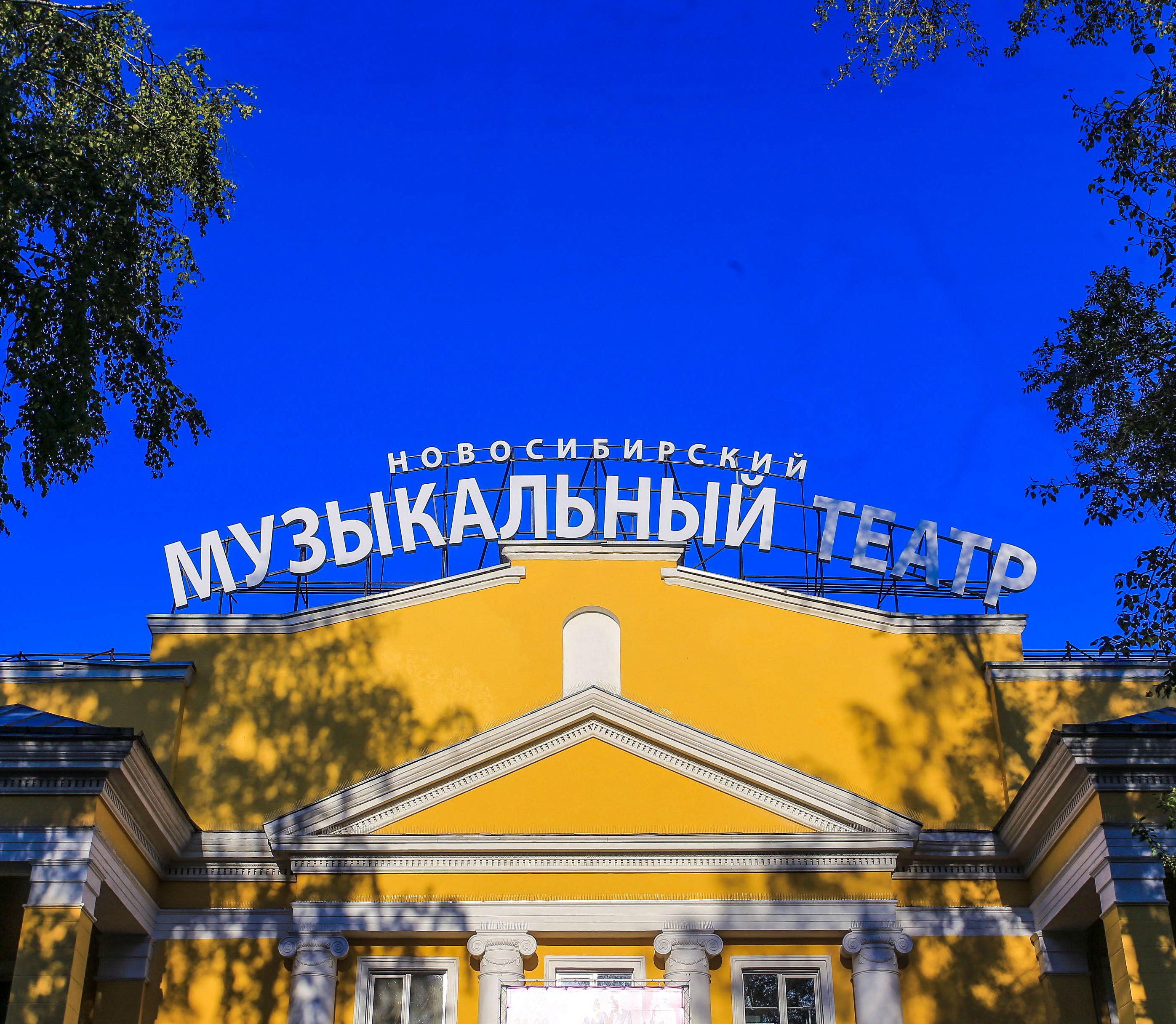 «Увидеть» спектакли музыкального театра смогут незрячие новосибирцы