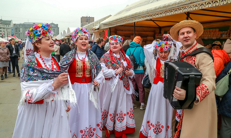 Афиша выходных: белорусская ярмарка, закат с башни и «Ахтунг, Покрышкин!»