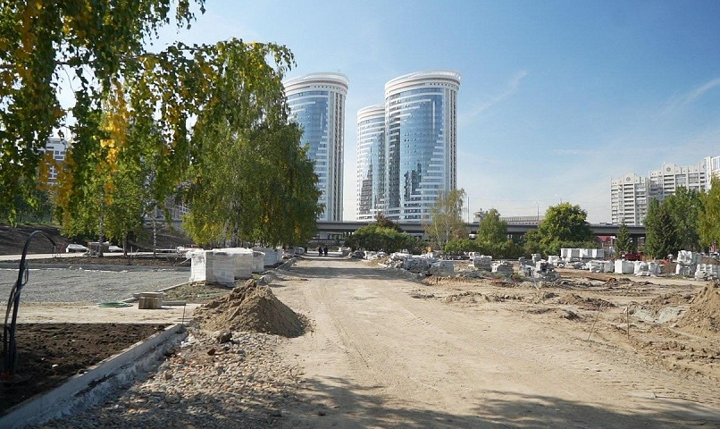 В будущем сквере Бугакова появились тротуары, скамейки и зелёные зоны