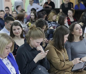 Власти Новосибирска решили раздать 6 млн студентам и молодым учёным 