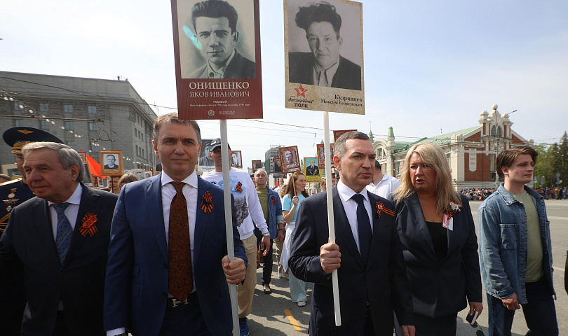 Мэр Кудрявцев пронёс по центру города портрет деда-фронтовика