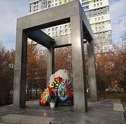 Память жертв политических репрессий почтили в Нарымском сквере