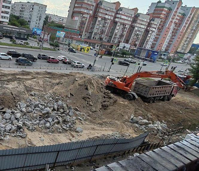 Двухэтажный торговый центр снесли на Кирова по решению суда