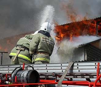 Ночной пожар в Новосибирске унёс две жизни и лишил крова три семьи