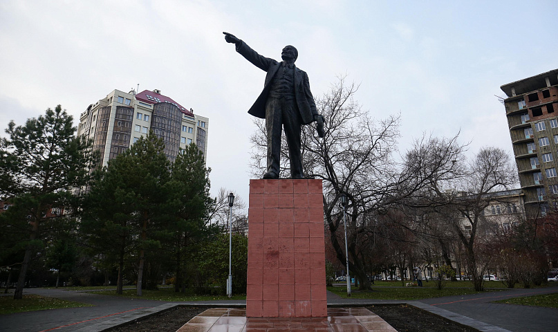 История на каждом шагу: первый в Новосибирске памятник Ленину