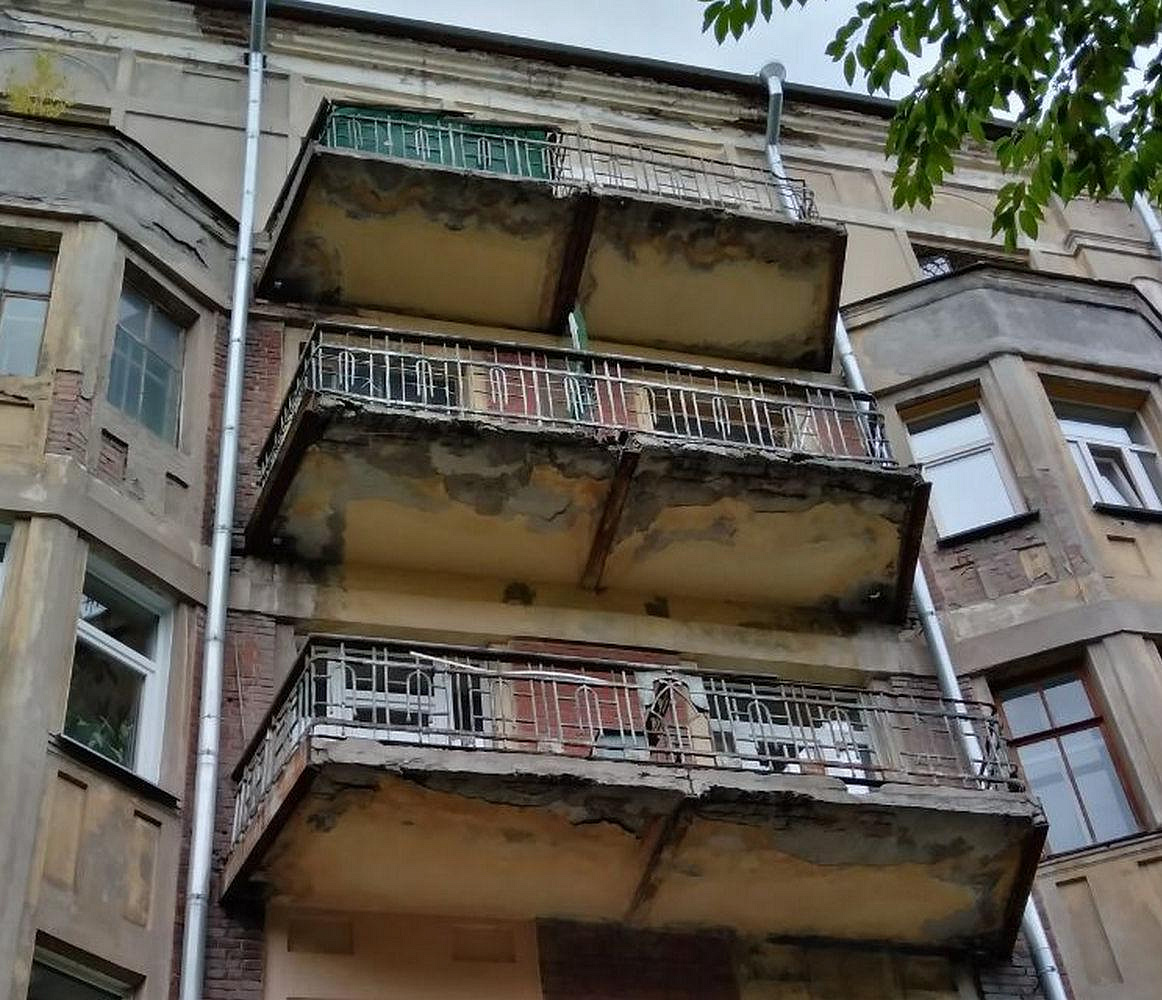 Исторический дом служащих госбанка начали ремонтировать в Новосибирске
