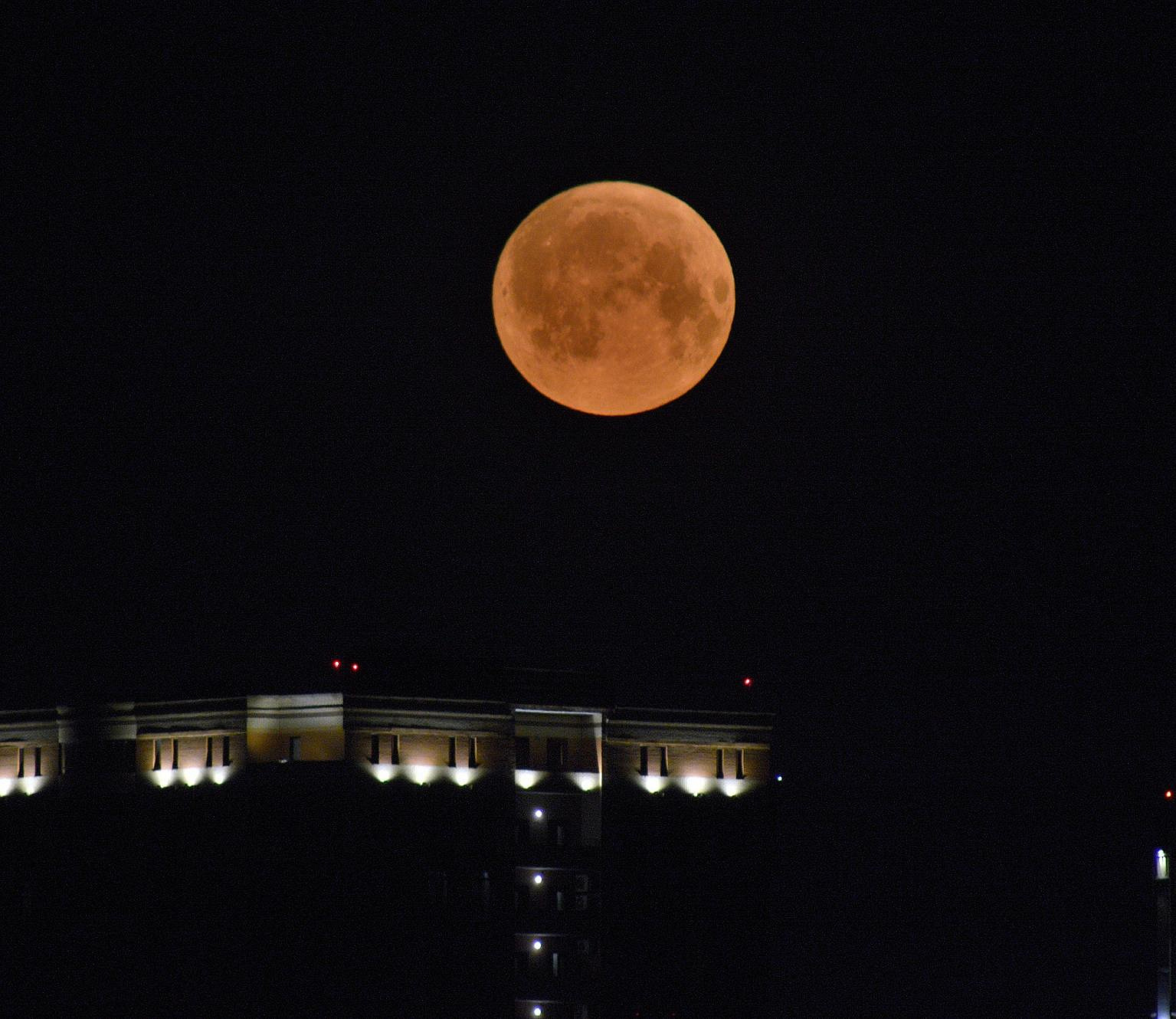 Огромная Луна взойдёт над Новосибирском 8 октября