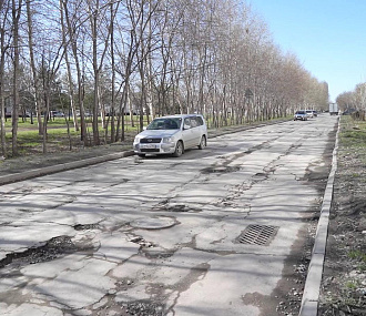 Ямы и выбоины на малой Троллейной к 9 мая сменит новый асфальт