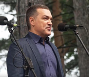 Мэр Кудрявцев посетил праздник железнодорожников в Заельцовском парке