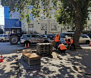 Старую плитку сняли с тротуара на улице Советской