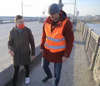 Как латали ямы на Октябрьском мосту в Новосибирске — вид сверху