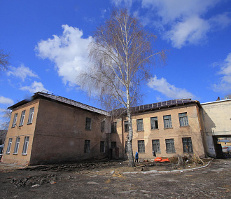 Остались только стены: школу 1953 года ремонтируют в Новосибирске