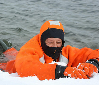 Спасатели Новосибирска советуют горожанам не выходить на лёд