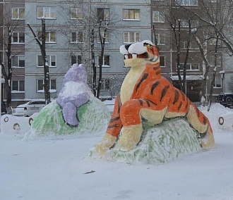 Снежный городок с персонажами Киплинга открыли в Академгородке
