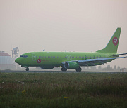 S7 Airlines разрешила стюардессам носить стильные кроссовки на борту