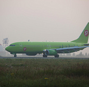 S7 Airlines разрешила стюардессам носить стильные кроссовки на борту