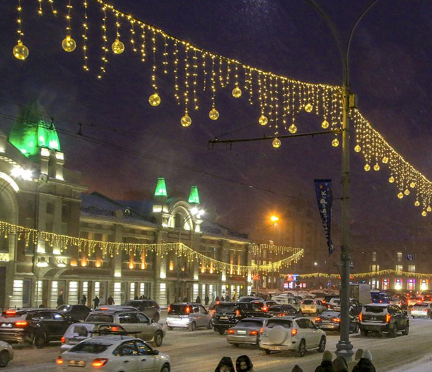 Километровую мерцающую гирлянду повесят к лету в центре Новосибирска