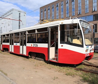 Путевые заметки мэра: «Трамваи в Новосибирске будут красно-белыми»