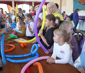 Праздник «Родник Победы» объединил особенных детей в Новосибирске