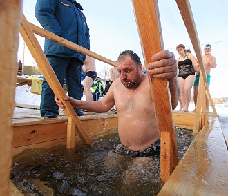 Крещение-2019: за ночь в прорубь нырнули три тысячи новосибирцев