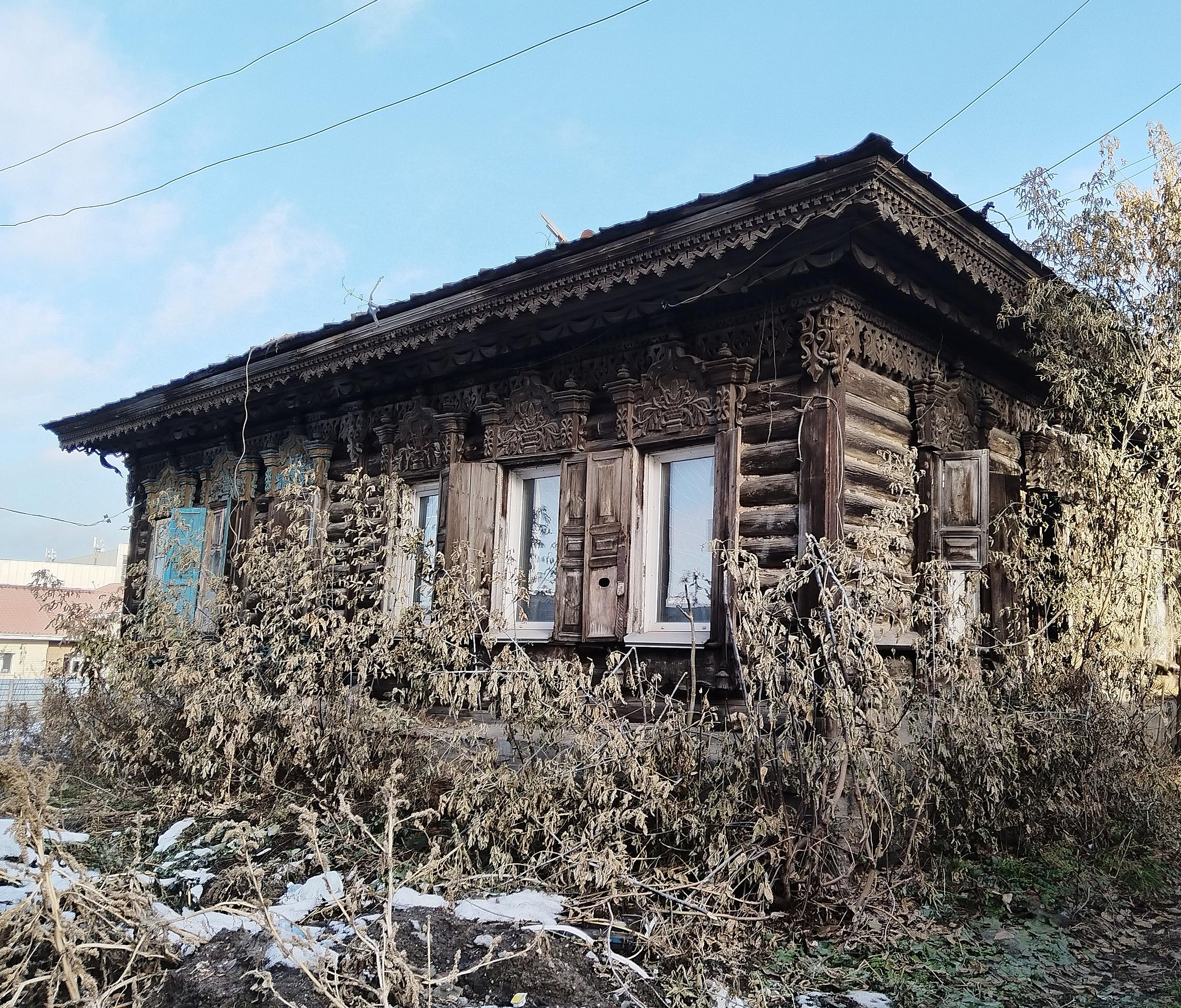 Нам нельзя его потерять: новосибирцы хотят спасти столетний дом на Инской