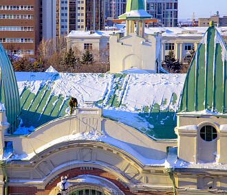 После выпадения снега УК поручили следить за крышами в Новосибирске