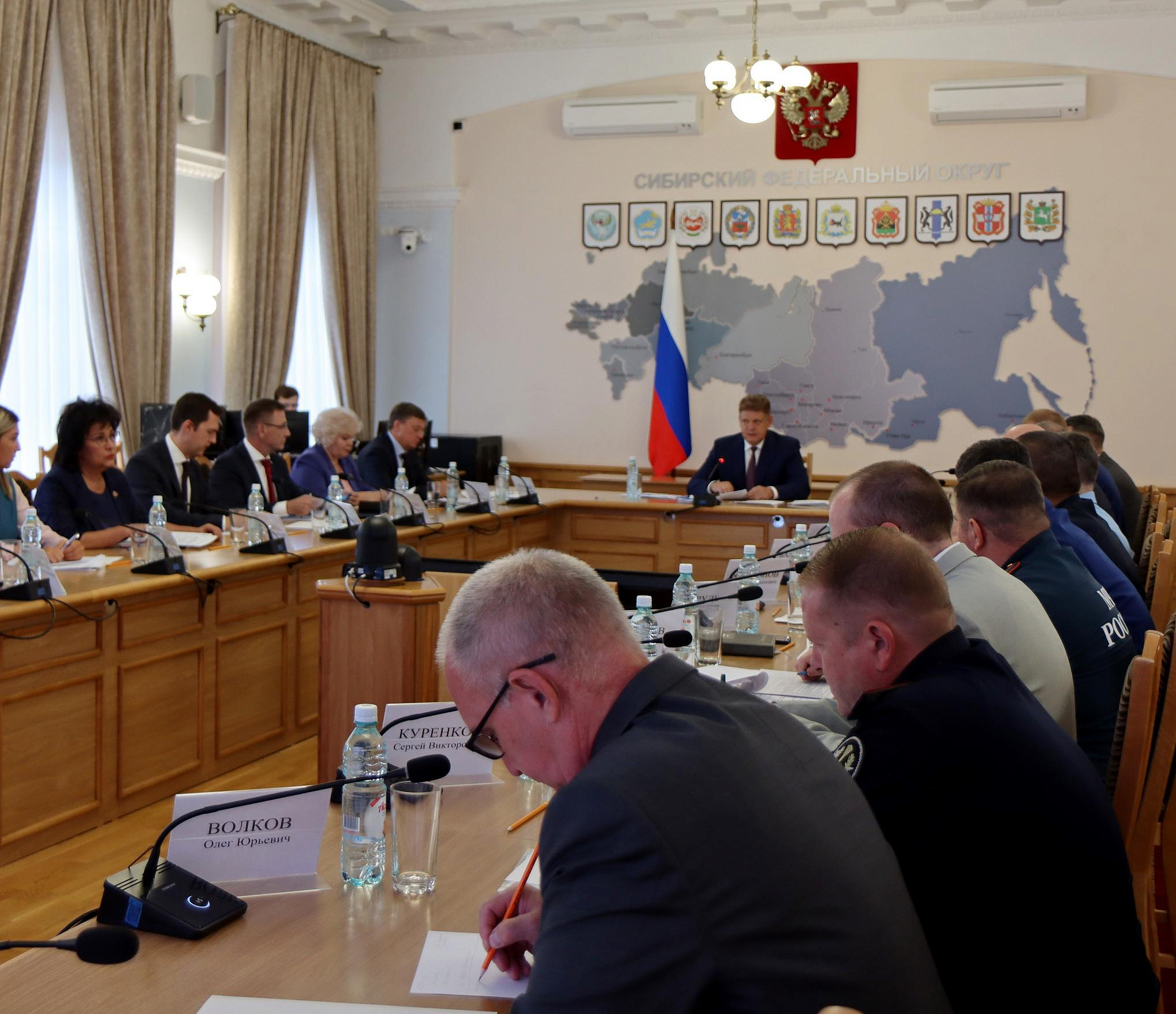 Обеспечить безопасность на выборах 14 сентября попросил полпред Серышев