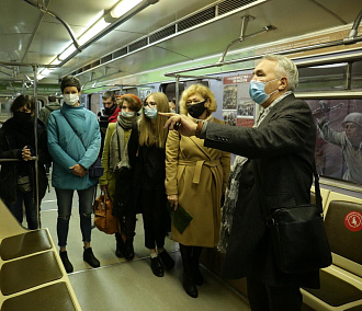 Вагон-музей художника Чебанова запустили в новосибирском метро