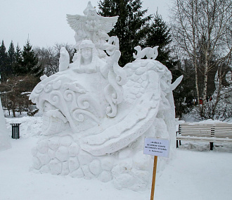 Фестиваль снежной скульптуры: Первомайский сквер заколдовали духи Сибири