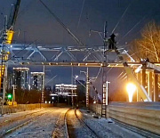 Мэр Кудрявцев показал установку 40-тонного пролёта пешеходного моста